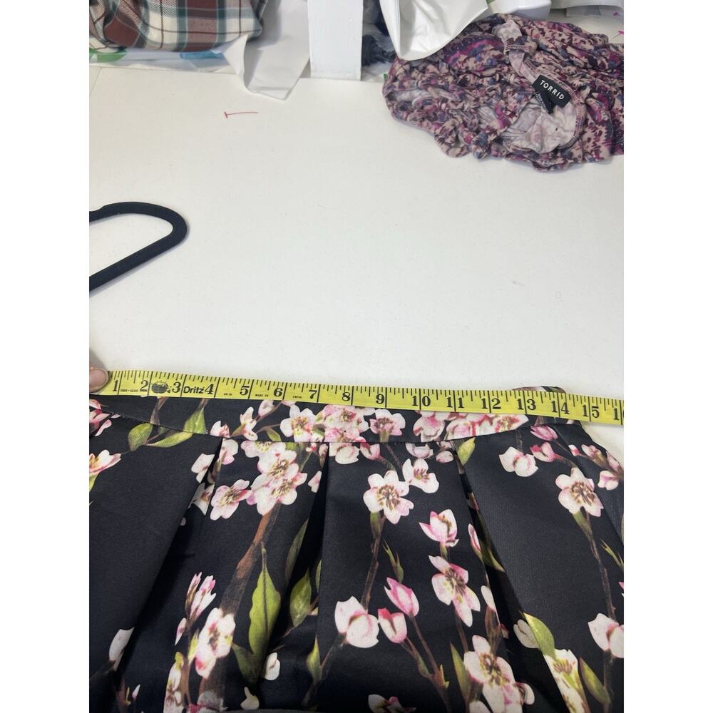 Alya Women’s Cherry‎ Blossom Size L A Line Black Pleated Mid Length Floral Skirt - Picture 8 of 8